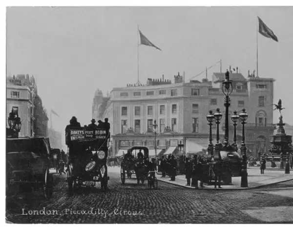 Piccadilly Circus C1900