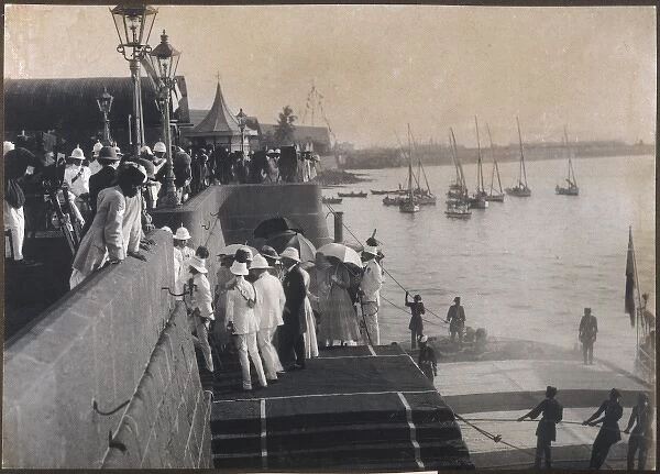 British colonials arrive at Bombay docks, India