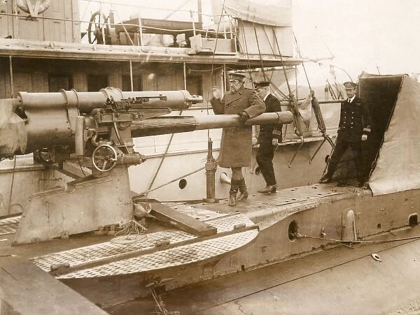 Commodore Keyes with journalist on submarine, WW1