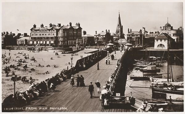 Lowestoft  /  Pier 1908