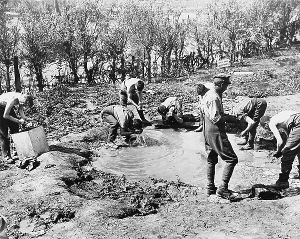 Soldiers washing 1917