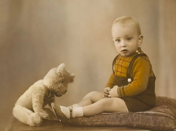 Toddler with Teddy C1936