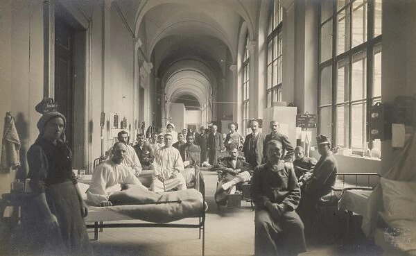 Wounded Austrian soldiers and their nurses, WW1