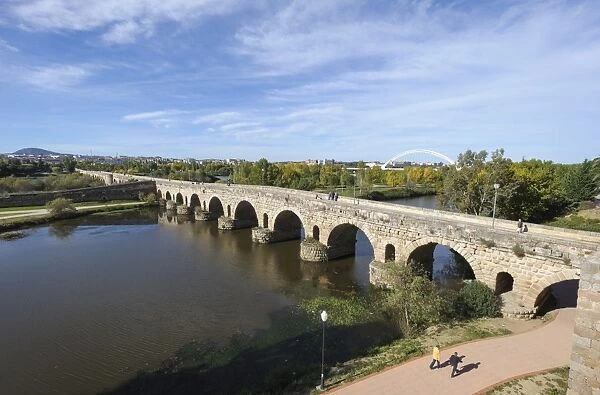 Puente Romano (Roman Bridge) in Merida, UNESCO World Heritage Site, Badajoz, Extremadura, Spain, Europe