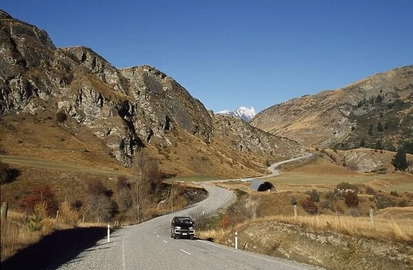 Road in the Crown Range area to the north of Queenstown