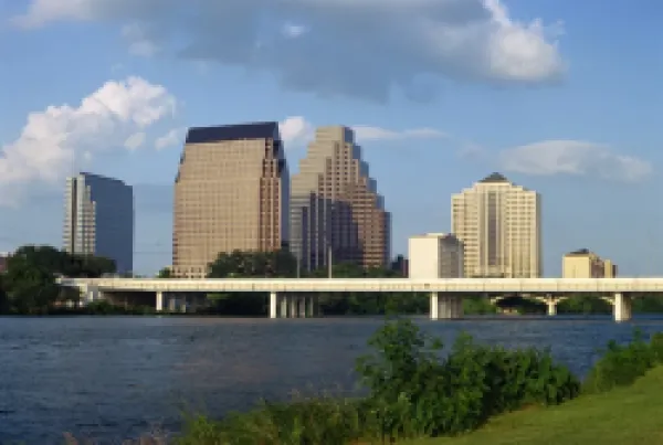 Buy The river, bridge and skyline of downtown in the state capital