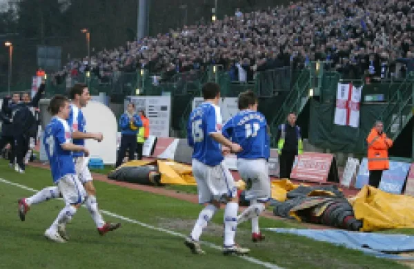 Dean Hammond celebrates his goal