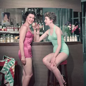 Cocktail Girls 1950S 3 / 4