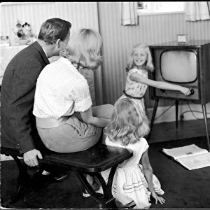 Family Watching Tv / 1950S
