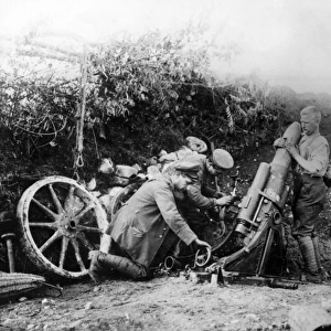 German gunners preparing 25cm heavy trench mortar, WW1