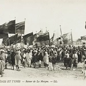 Pilgrims returning to Algeria from Mecca