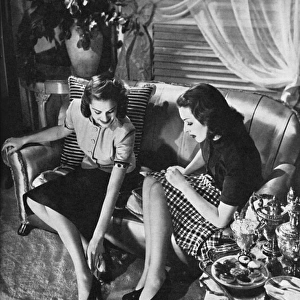 Sy-metra stockings advertisement, 1939