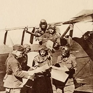 WW1 - Royal Air Force - Pilots and Observers mark targets