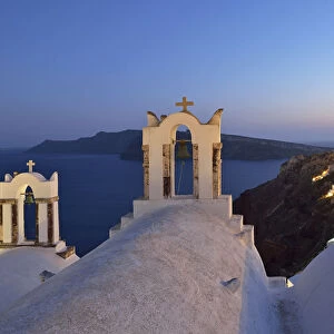Church and town of Oia at dusk, Santorini, Kyclades, South Aegean, Greece, Europe