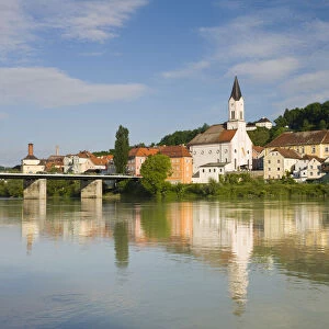 Germany, Bayern / Bavaria, Passau, Inn River and St. Gertraud church