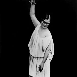 ISADORA DUNCAN (1877-1927). American dancer. Photographed in ancient Greek costume