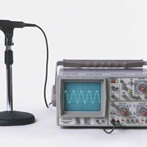 Microphone connected to Oscilloscope