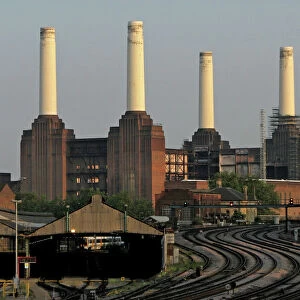 Art Deco Collection: Iconic Art Deco Battersea Power Station