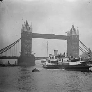 Luxury Thames pleasure steamer arrives in the Thames. The luxury Thame pleasure steamer