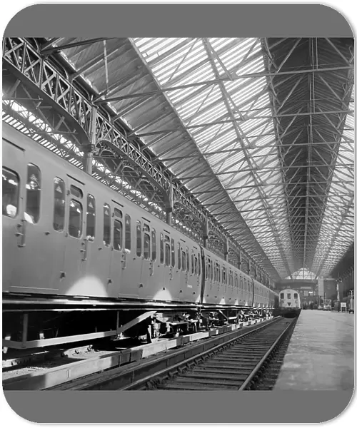 Victoria Station a061899
