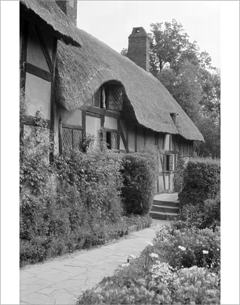 Anne Hathaways Cottage a002209