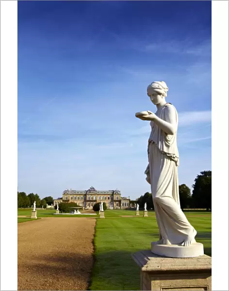 Wrest Park with statue of Hebe N100602