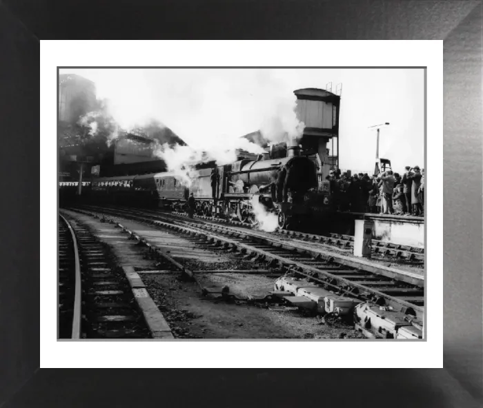 Framed Print : Bristol Temple Meads Print: Castle Class Locomotive No 7029 Clun Castle Framed Print : Bristol Temple Meads Print: Castle Class Locomotive No 7029 Clun Castle