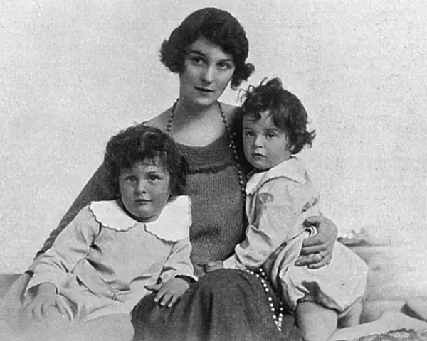 Freda Dudley Ward and daughters
