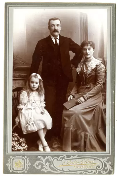 Cabinet photo, Edwardian family