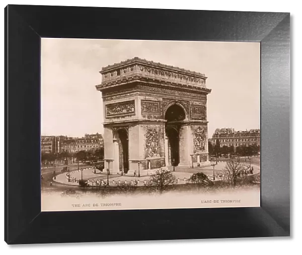 Paris  /  Arc De Triomphe