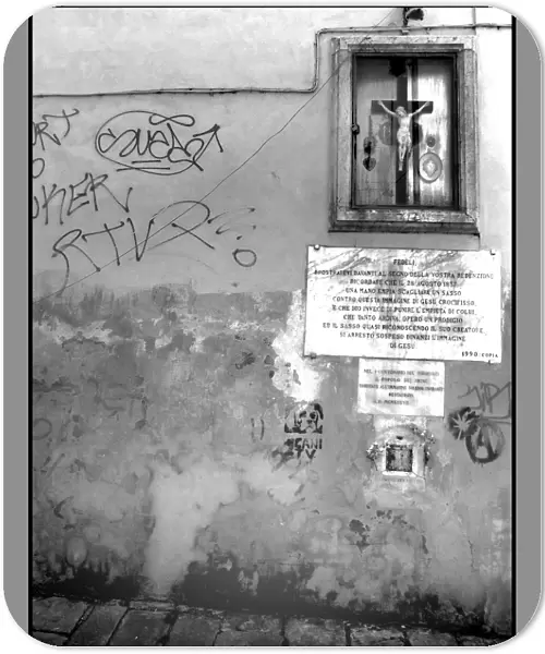 Wall with grafitti and Icon Italy