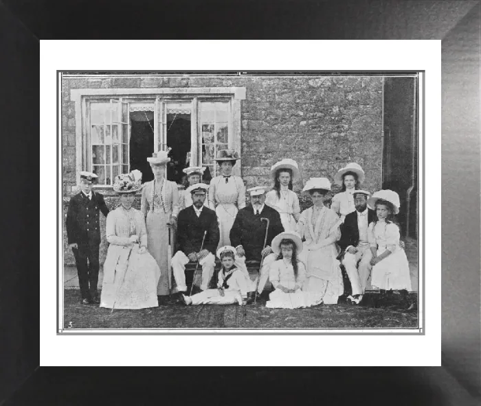 Framed Print : King Edward VII and Tsar Nicholas II Print, August 1909 Framed Print : King Edward VII and Tsar Nicholas II Print, August 1909
