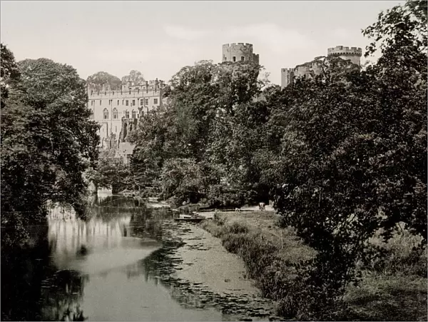 Vintage 19th century  /  1900 photograph: Warwick Castle, England