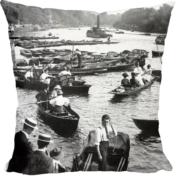 Richmond-Upon-Thames punts and barges early 1900s