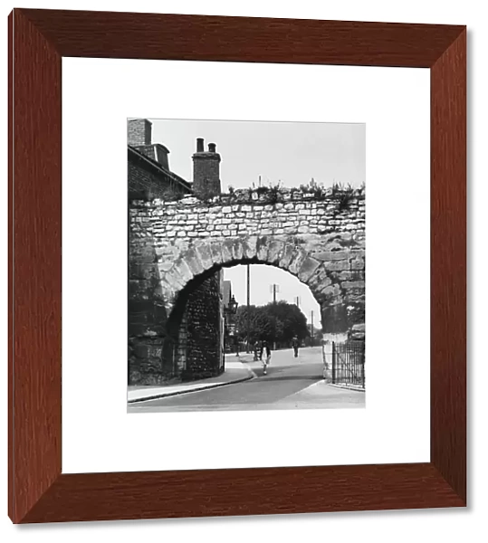 Lincoln  /  Roman Arch  /  1940S