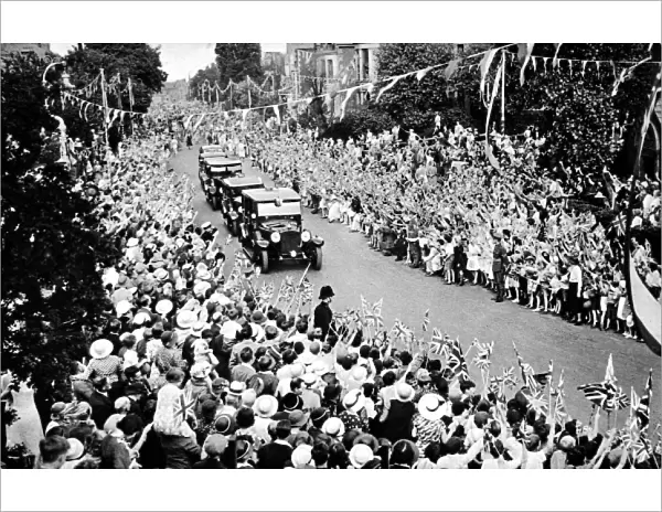 King George V driving through Portsmouth, 1935