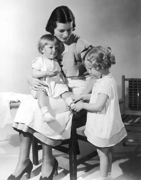 Mother & Children 1940S