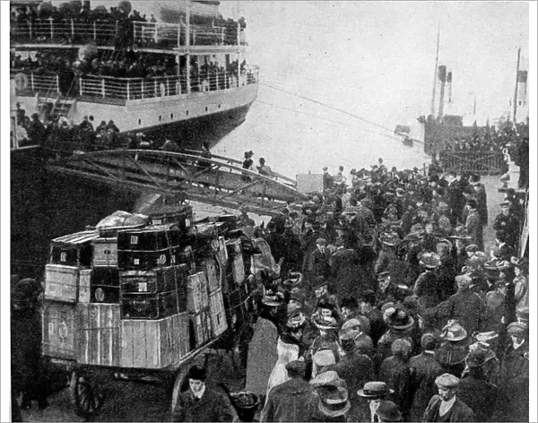 Emigrants leaving Britain for Canada, Liverpool, 1909