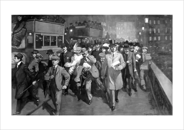 Workers leaving the City of London on Christmas Eve, 1908