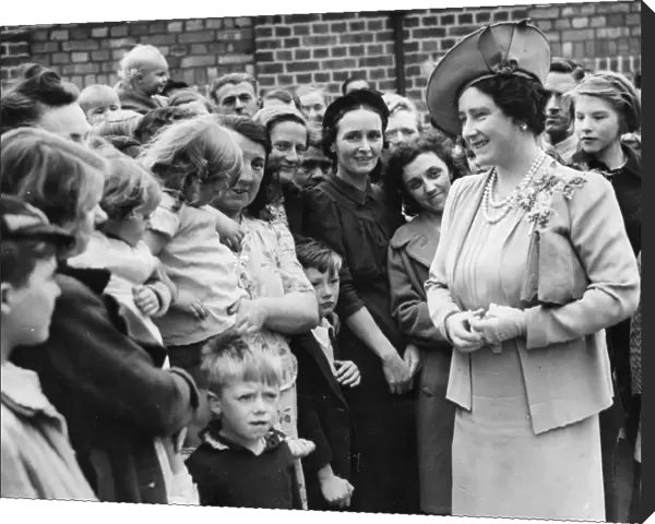 Queen Elizabeth meeting bombed London residents