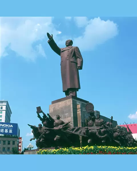 Mao statue in Shenyang, Liaoning Province, China