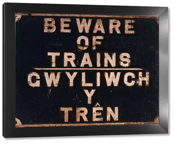 Beware of Trains - In English and Welsh