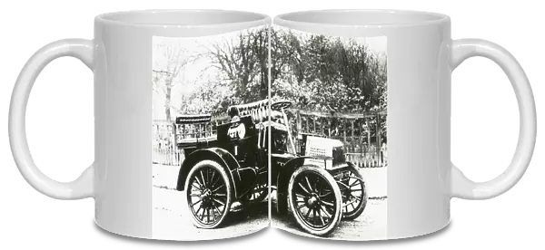 Firat Napier car, G20 model of 1900, driven bys F Edge