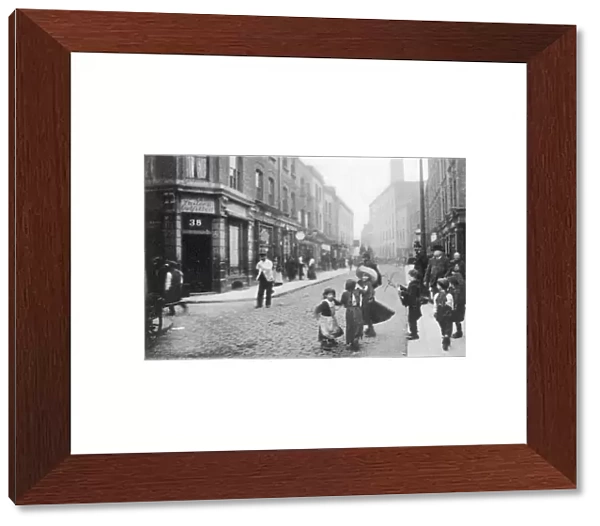 Children in Brick Lane 1907