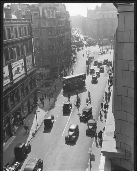 Piccadilly Circus 1930S
