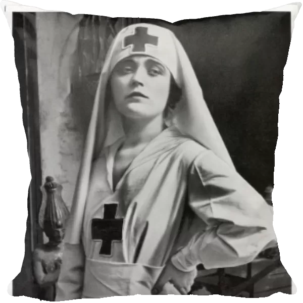 Pola Negri  /  As a Nurse