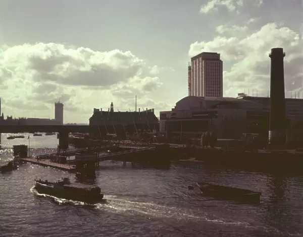 London  /  Thames 1960S