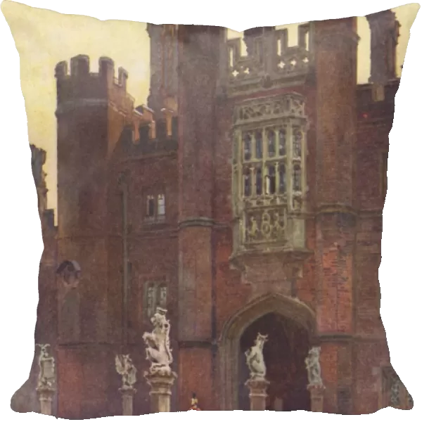Hampton Court  /  Great Gate