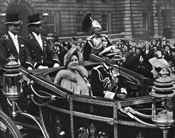 George VI and Queen Elizabeth leaving Buckingham Palace