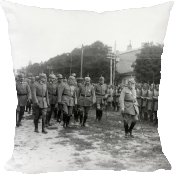 General Gunther von Kirchbach reviewing troops, Kiev